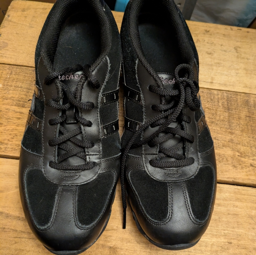 Sketchers Women's Speedster walking shoes. Size 10.